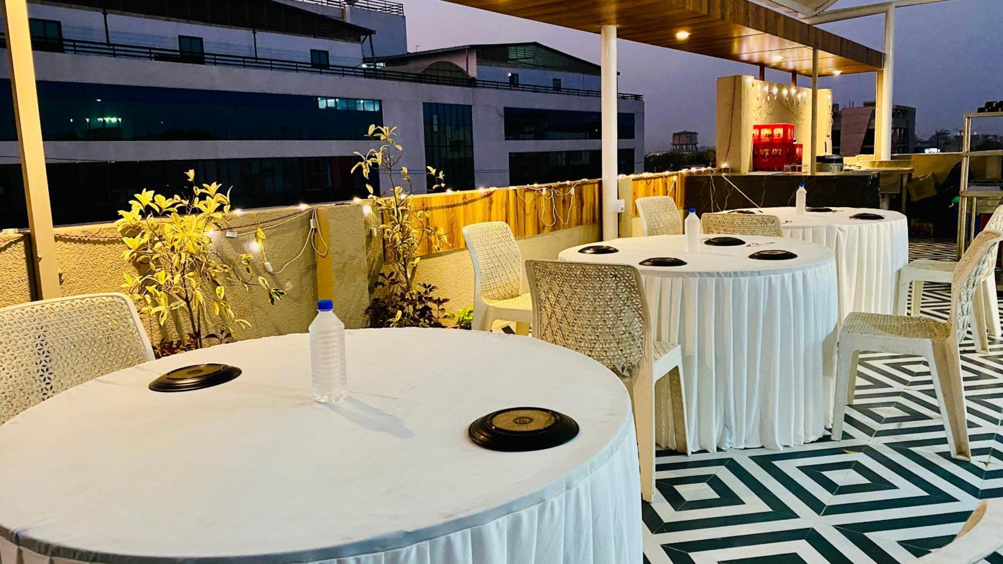 Hotel Aranyasutra Inaya, Indore Exterior foto