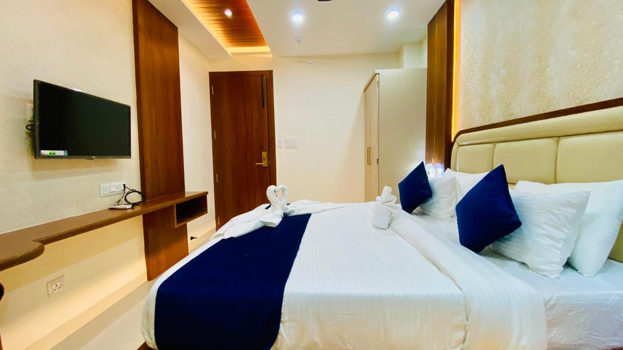 Hotel Aranyasutra Inaya, Indore Exterior foto