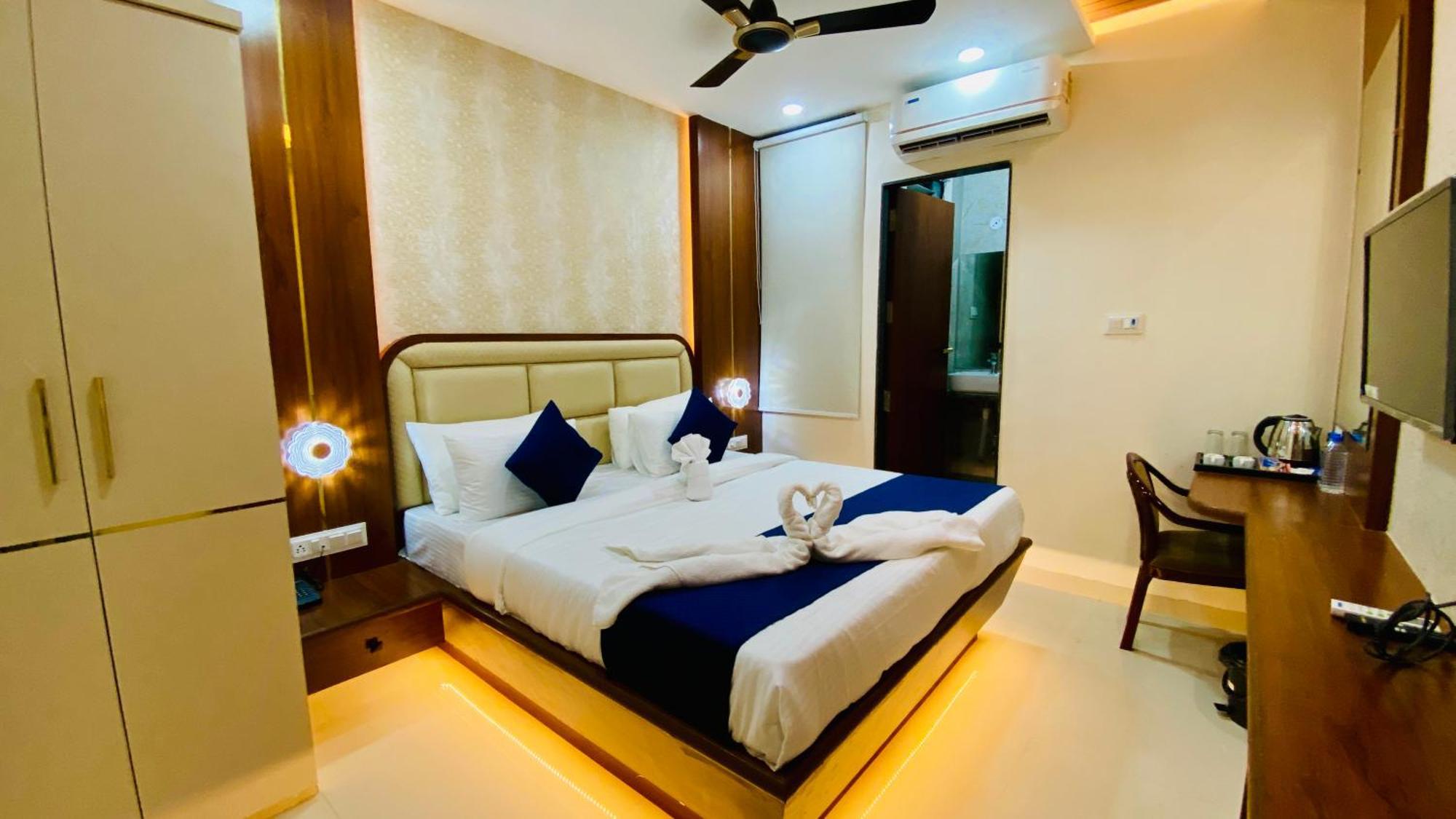 Hotel Aranyasutra Inaya, Indore Exterior foto