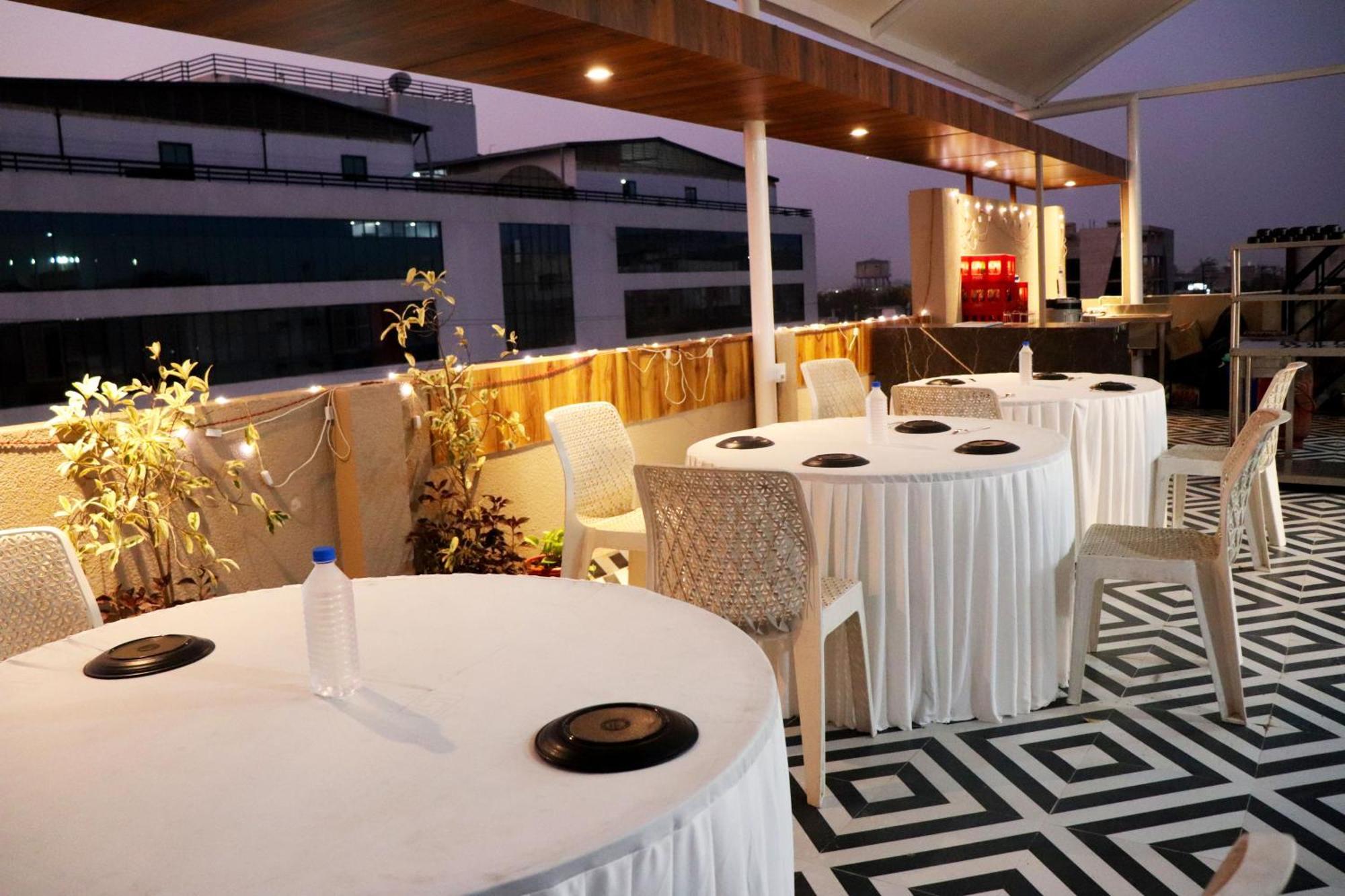 Hotel Aranyasutra Inaya, Indore Exterior foto