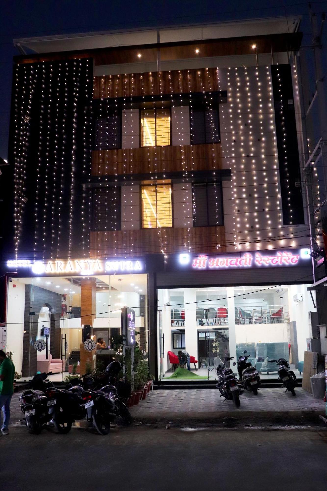 Hotel Aranyasutra Inaya, Indore Exterior foto