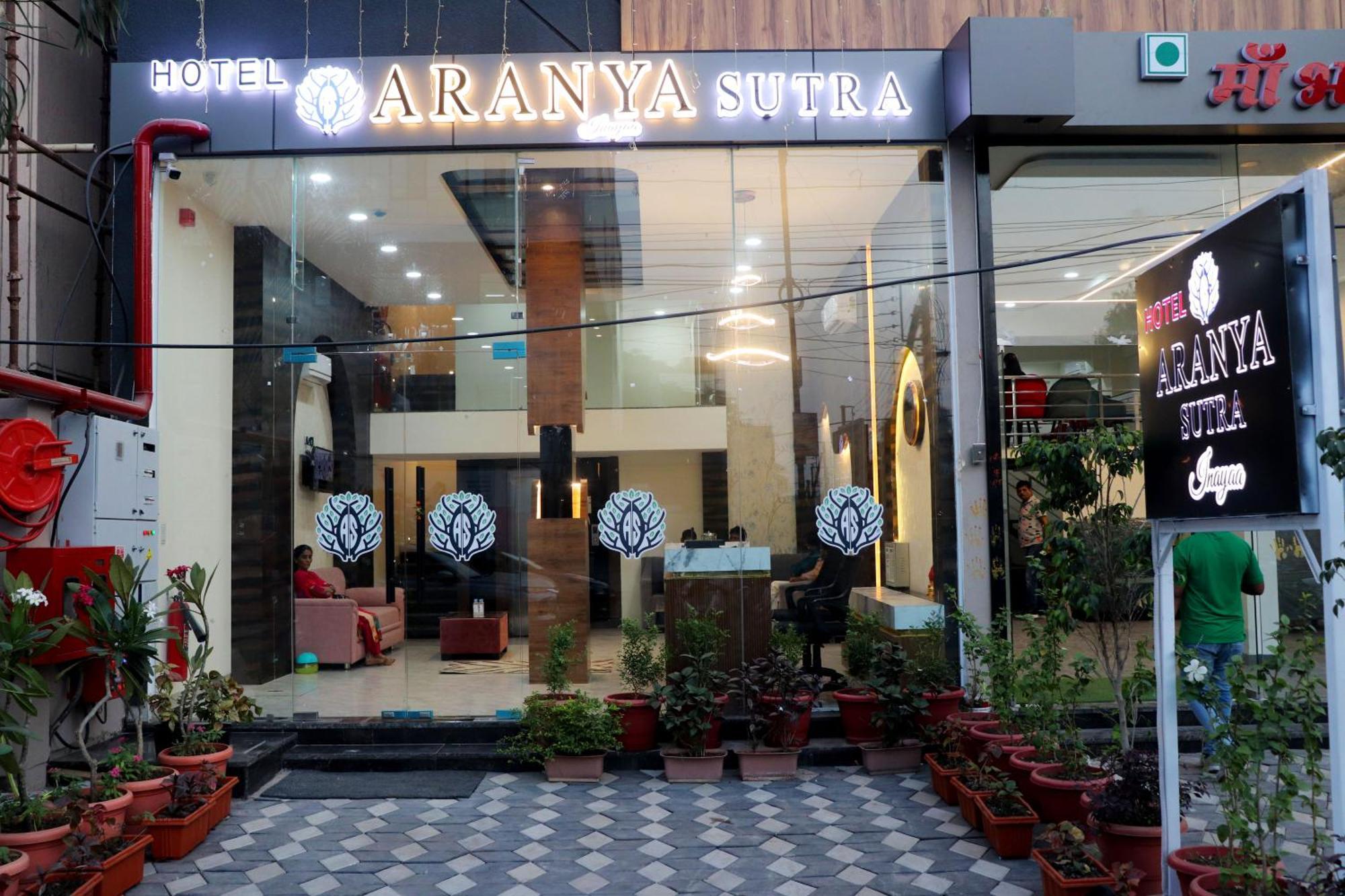 Hotel Aranyasutra Inaya, Indore Exterior foto